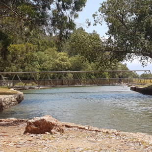 Piscinas seguras e acessiveis