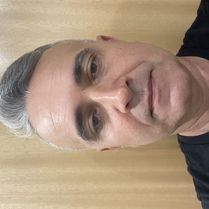 Antunes pinta móveis